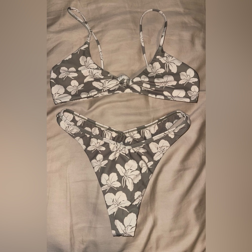 SOLD Benoa Butterfly Ginger Set